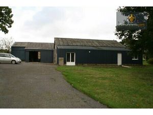 SAINT ABRAHAM HANGAR AVEC BUREAUX ET TERR. 1 900 M²