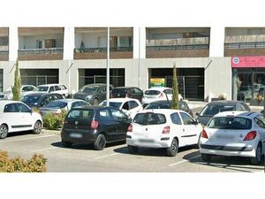 Location commerce MORIERES LES AVIGNON 105 m²