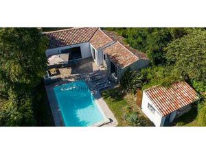 Maison avec piscine en bord de mer Saint-Georges-d'Oléron (17)
