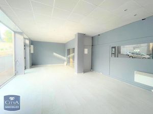 Local commercial à louer 70.06 m² - Guîtres (33) - 505€