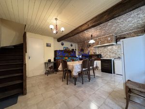 MAISON DE VILLAGE AVEC BEAUCOUP DE POTENTIEL