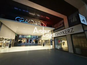 LOCATION PURE AVEC ACCES PMR A LOUER