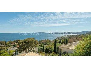 Villa avec piscine en bord de mer Les issambres (83)