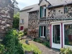 Vente maison 6 pièces 116 m² à Saint-Bonnet-près-Orcival (63210)  139 500 €