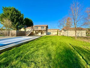 Vente maison 7 pièces 140 m² à Saint-Laurent-Médoc (33112)  386 000 €