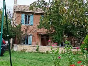 Location meublée maison 4 pièces 100 m² à Robion (84440)  1 335 €