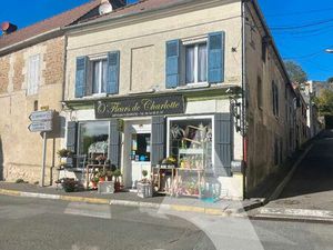 Local 63 m² VERBERIE