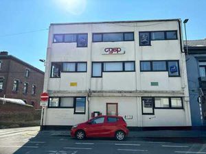 ***PLUS DE VISITE POSSIBLE*** IMMEUBLE DE BUREAUX DE +/- 400