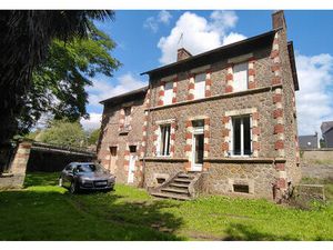 CÔTES D'ARMOR  Rostrenen  Maison individuelle à finir avec bâtiment attenant