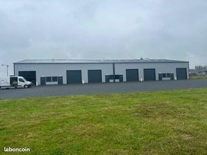 Local d'activité 1 300 m²