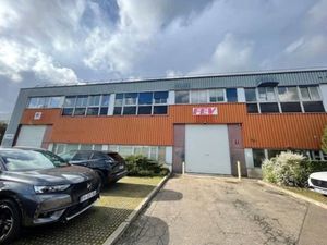 Location locaux professionnels 1724 m² à Trappes (78190)  10 834 €