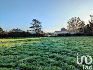 Vente terrain 1023 m² à Saint-Seurin-sur-l'Isle (33660)  47 800 €