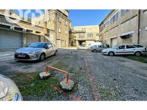 Stationnement Vals-les-Bains 13 m² T- à vendre  4 000 €