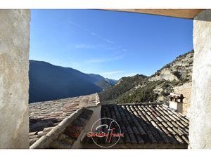 LES FERRES: A 30 mn de CARROS  Belle maison de village en pi