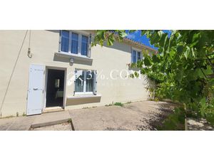 Moutiers- sur-le-Lay maison à rénovée de 90m² avec une grange aménageable.