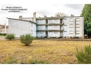 Vente immeuble 33 pièces 649 m² à La Guiche (71220)  162 000 €