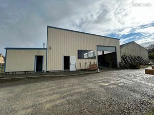 Local 820 m² SAINT GERMAIN EN COGLES