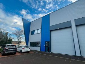 Local 360 m² LE COTEAU