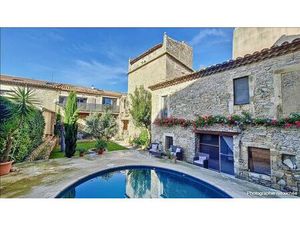 MARGUERITTES  Maison en pierre 174 m² avec dépendance 55 m²