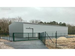 Bâtiment local de stockage  Entrepôt neuf et isolé