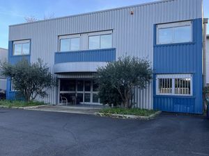 GALLARGUES A LOUER ENTREPOT 430 M2