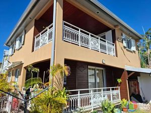 Vente maison 8 pièces 185 m² à Sainte Anne (97437)  285 000 €