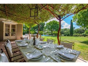 Vente villa 10 pièces 225 m² à Châteauneuf-du-Pape (84230)  1 300 000 €