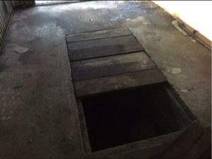 Garage avec belle fosse pas de courant idéal pour bricoler