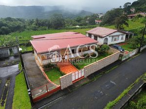 Vaste maison de type F8 en parfait état - 97260 - LE MORNE R