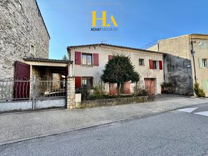 Maison avec jardin arboré de 1215m2 au coeur du village à Espeluche  174m2  exposée sud  a