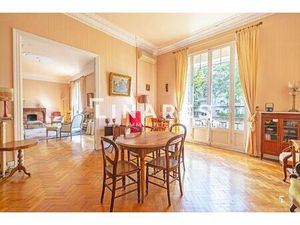 LA NOBLESSE - Appartement T6 de 204m2 + Grenier + Terrasse + 3 places de parking - 13006
