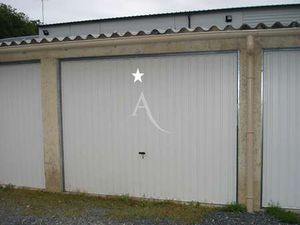 Location Garage box et parking à Fontenay-le-Comte (85200) : à louer / 12m² Fontenay-le-Co