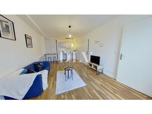 CHAMPAGNE / SEINE - F2 DE 37 M² EN RDC REFAIT A NEUF AVEC PARKI