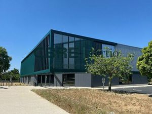 Location commerce TOURS 980 m²