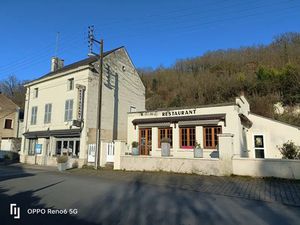 Local commercial/appartement avec licence 4  à vendre FONTEVRAUD L'ABBAYE (49)