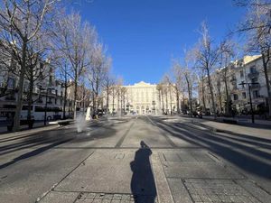 A LOUER  BUREAUX 128 m² ENVIRON  ANTIBES CENTRE PLACE DE GAULLE