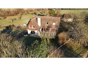 Vente propriété 8 pièces 186 m² à Saint-Maurice-Colombier (25260)  210 000 €