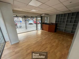 Location local commercial 1 pièces 25m2 Espalion 12500 - 450 € - Surface Privée