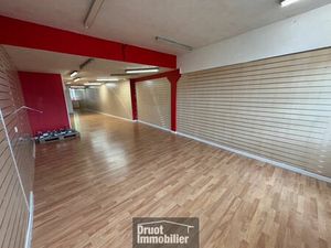 Location local commercial 100m2 Espalion 12500 - 370 € - Surface Privée