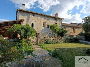 Vente maison 11 pièces 350 m² à La Rochefoucauld (16110)  520 000 €