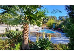 Propriété de 305 m2 habitables