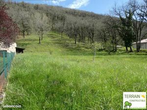 Terrain 2 820 m² Varen