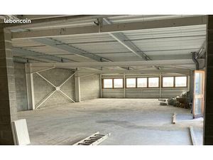 Local 258 m² Chatte