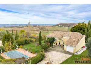 Villa de plain-pied avec piscine et vue panoramique sur la v