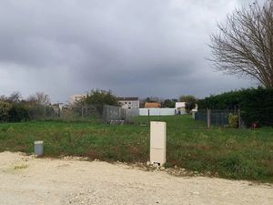 Vente terrain 352 m² à Saujon (17600)  80 960 €