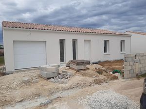 Vente terrain à batir 331 m² à Saintes (17100)  42 800 €