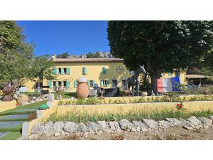 Propriété en parfait état de + de 520m2 sur 1 1 hectare de t