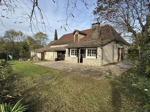 Belle Périgourdine avec charme et caractère sur 1780 m2  dan