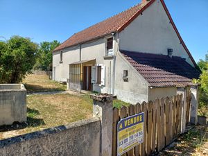 Maison ancienne indépendante  à rénover avec terrain et gara