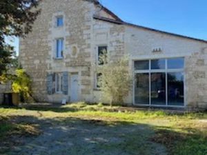 Vente propriété 6 pièces 234 m² à Vindelle (16430)  139 000 €